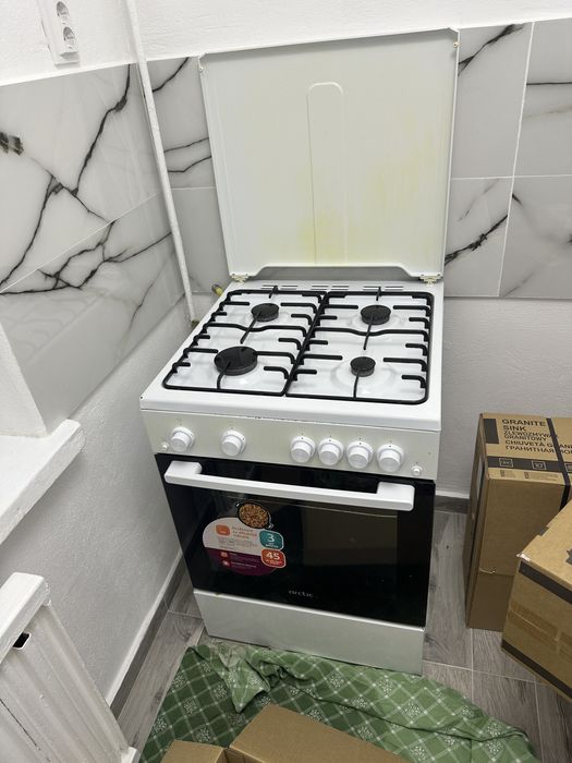 Vand aragaz pe gaz functionabil in stare buna