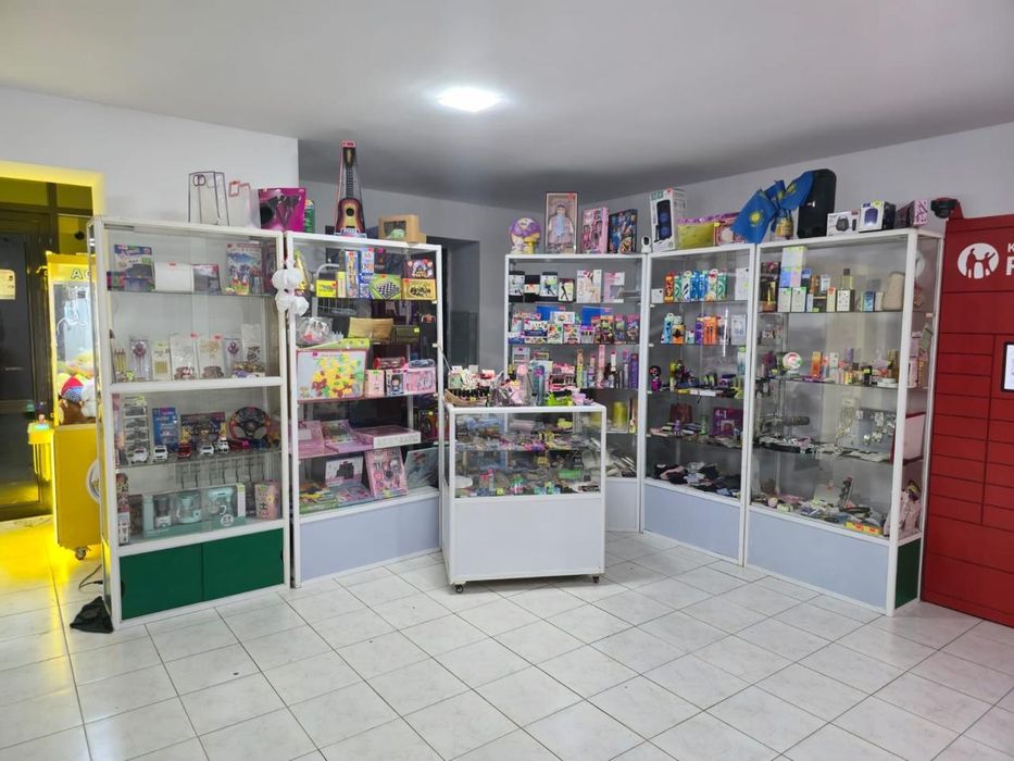 Продаю витрины под комерцию