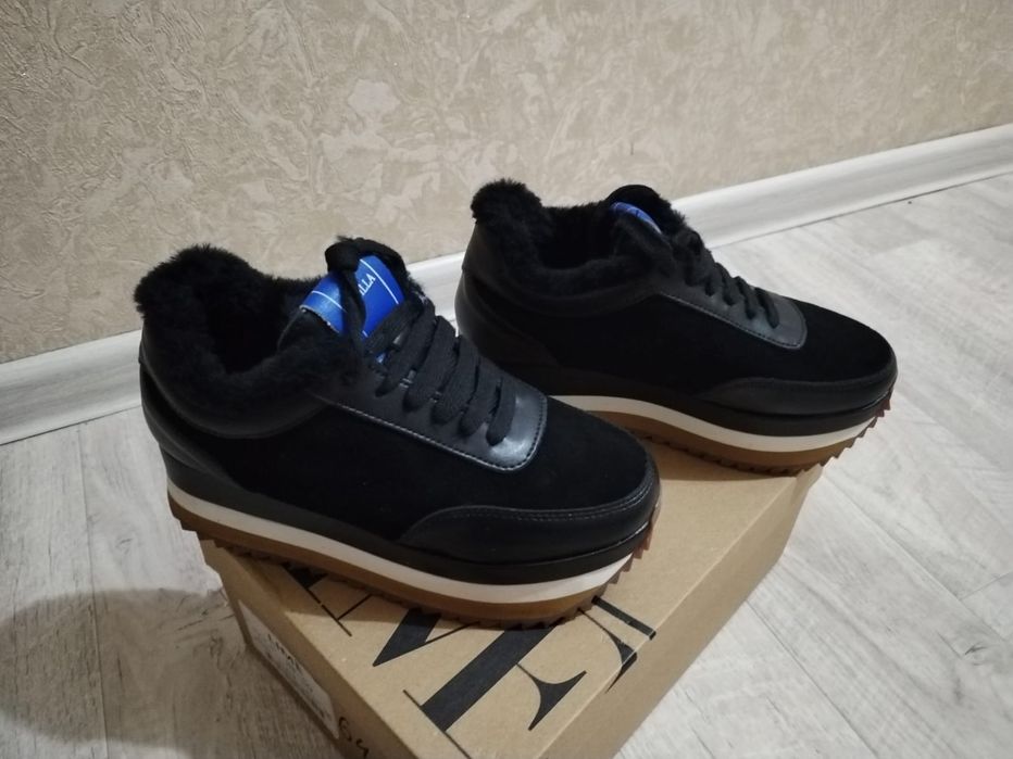 Продам зимние кроссовки