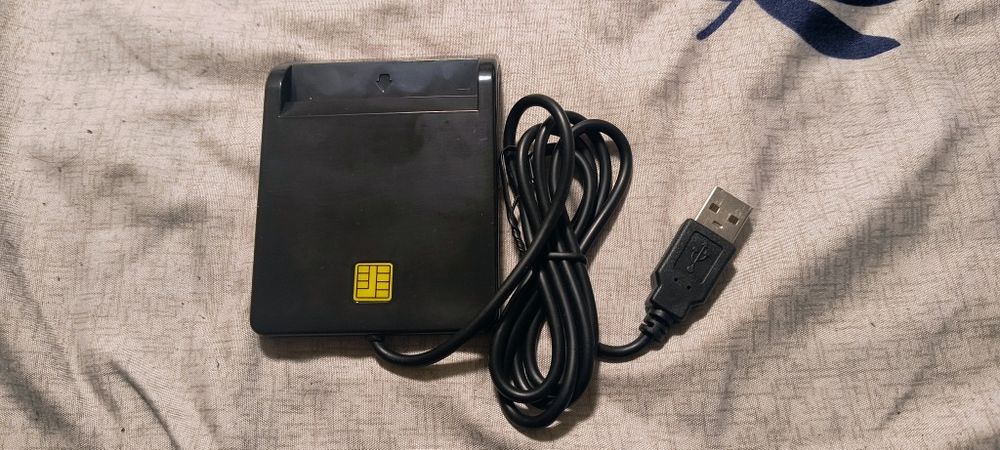 Vand cititor pentru noile Cărți electronice de identitate