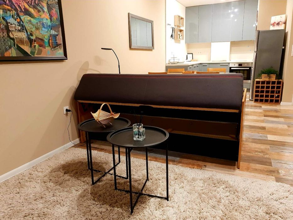 Дизайнерски диван със складово отделение