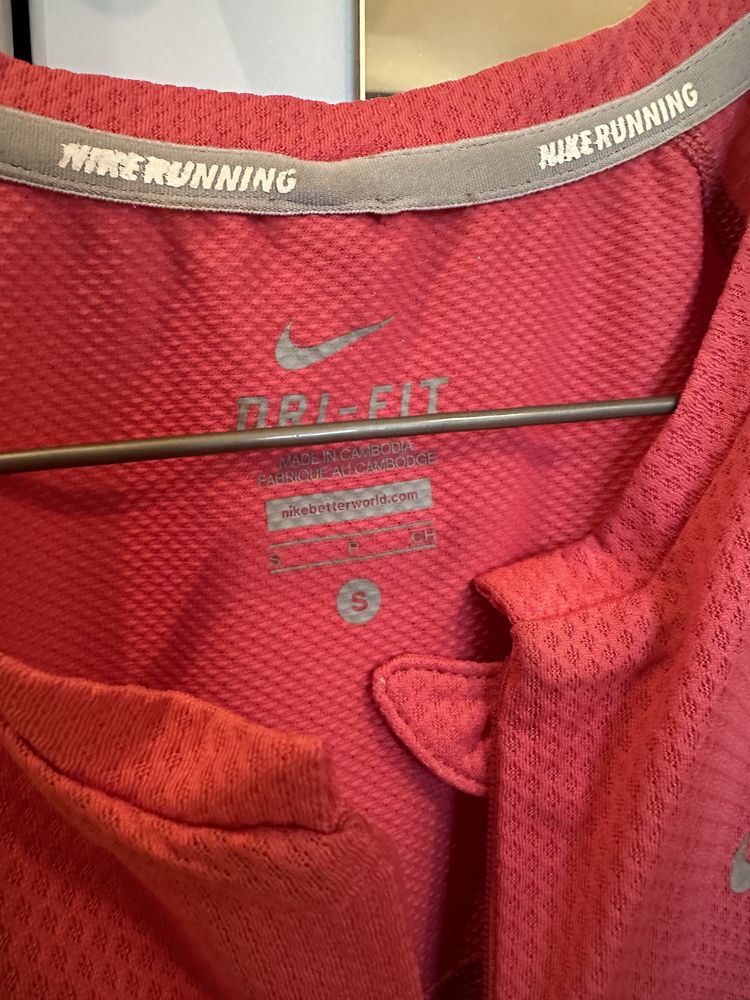 Оригинална тениска Nike Running S-размер