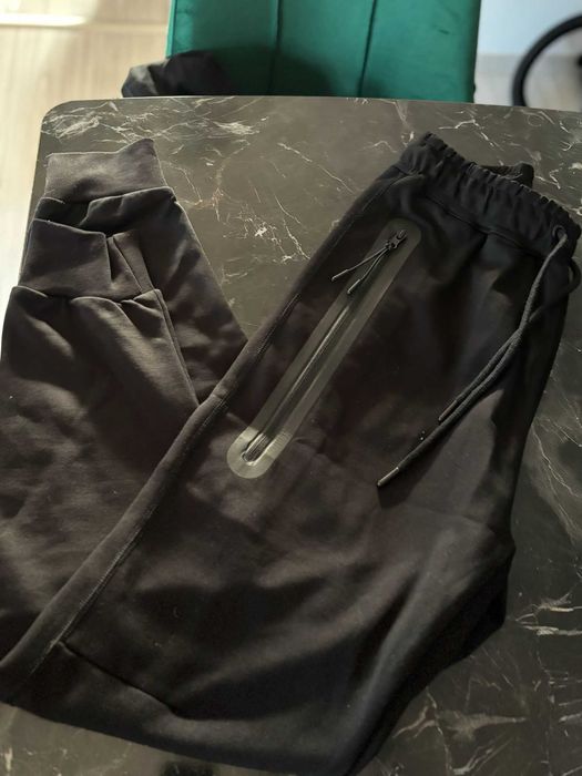 Trening NIKE Tech-Calitate Premium