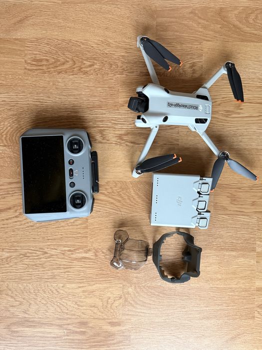 DJI mini 4 Pro Fly More Combo