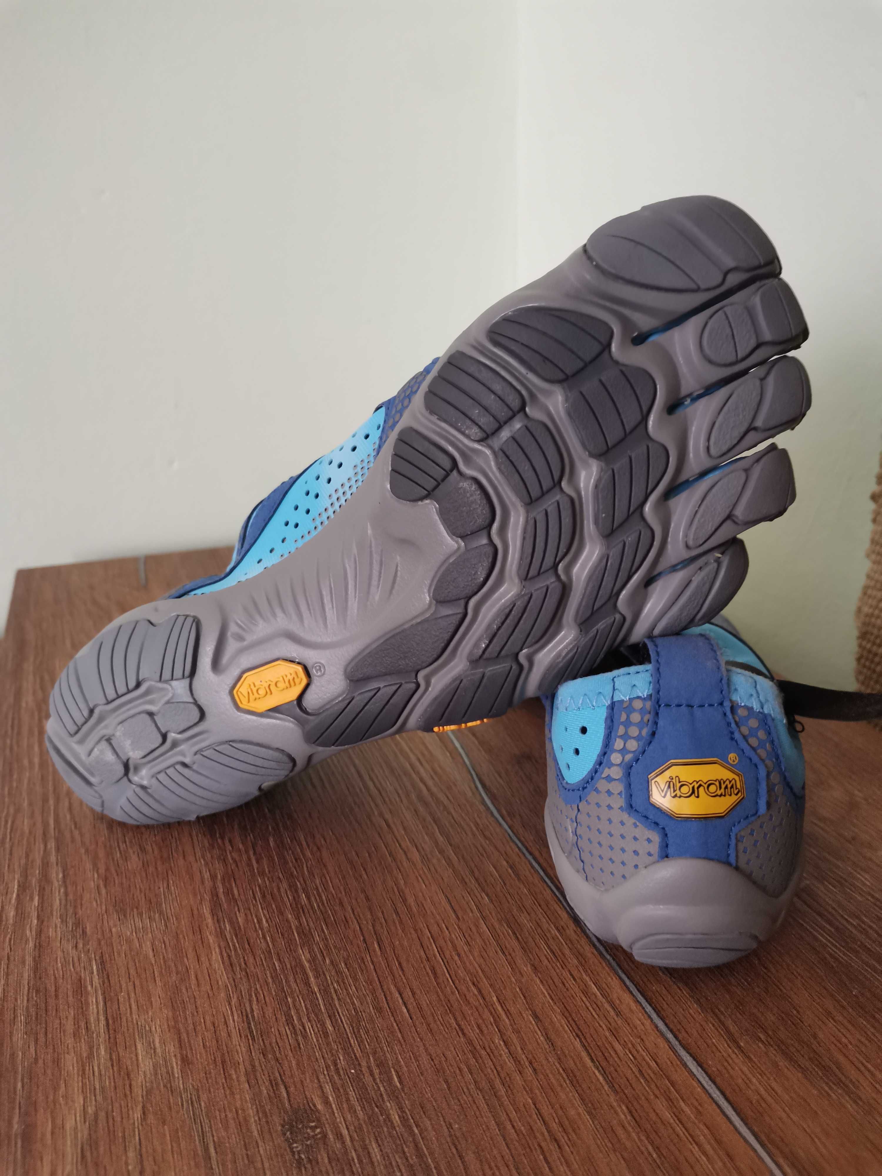 Боси обувки от дишаща материя Vibram V - Run