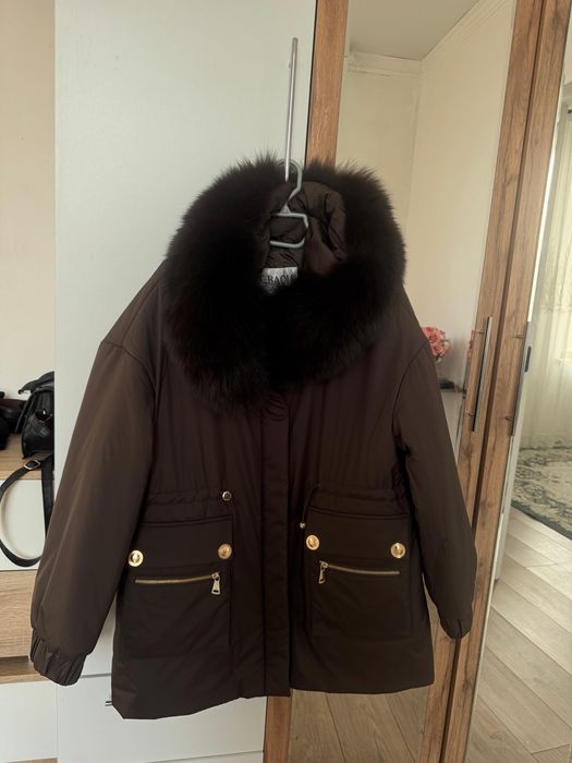 Стильная женская зимняя куртка с натуральным мехом