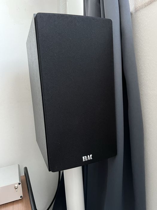 Amplificator Nad, boxe Elac Debut B5.2, Streamer Bluesound Node Nano
