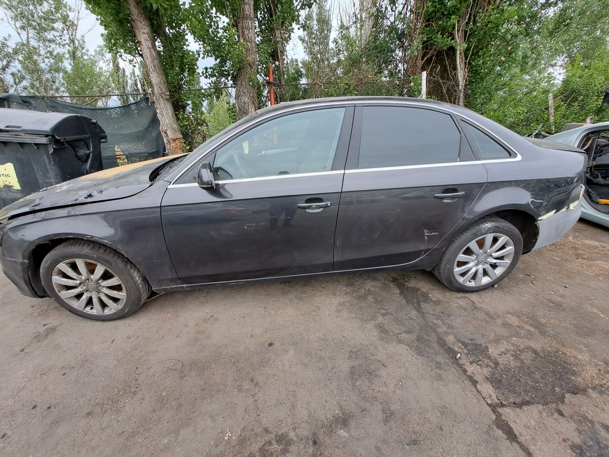 Dezmembrez Audi A4 B8 2.0 D 105kw  2010