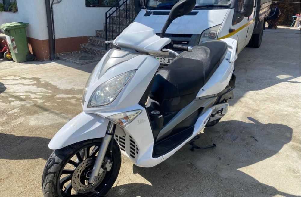 Vand scuter 125 fara acte