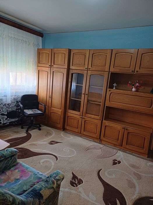 Apartament 2 camere, semidecomandat, etaj 3, Târgu Jiu