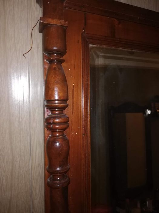 Старинна маса с огледало