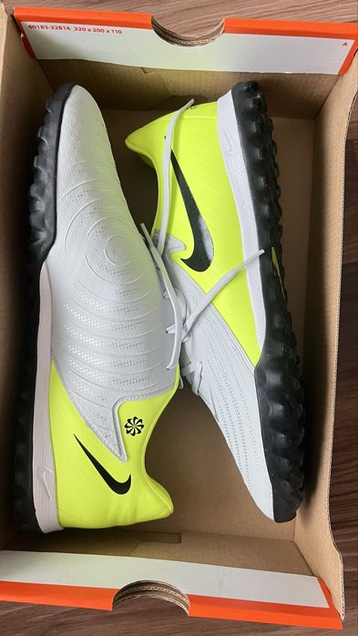 Nike Phantom 42