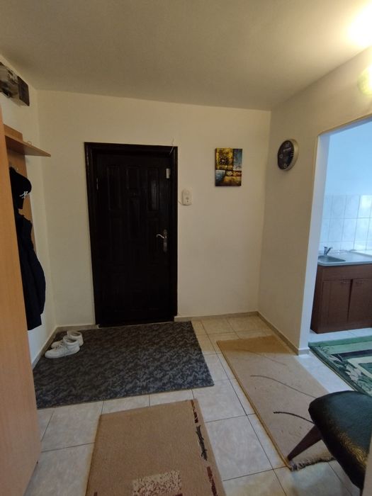 Închiriez garsoniera-apartament cu o camera