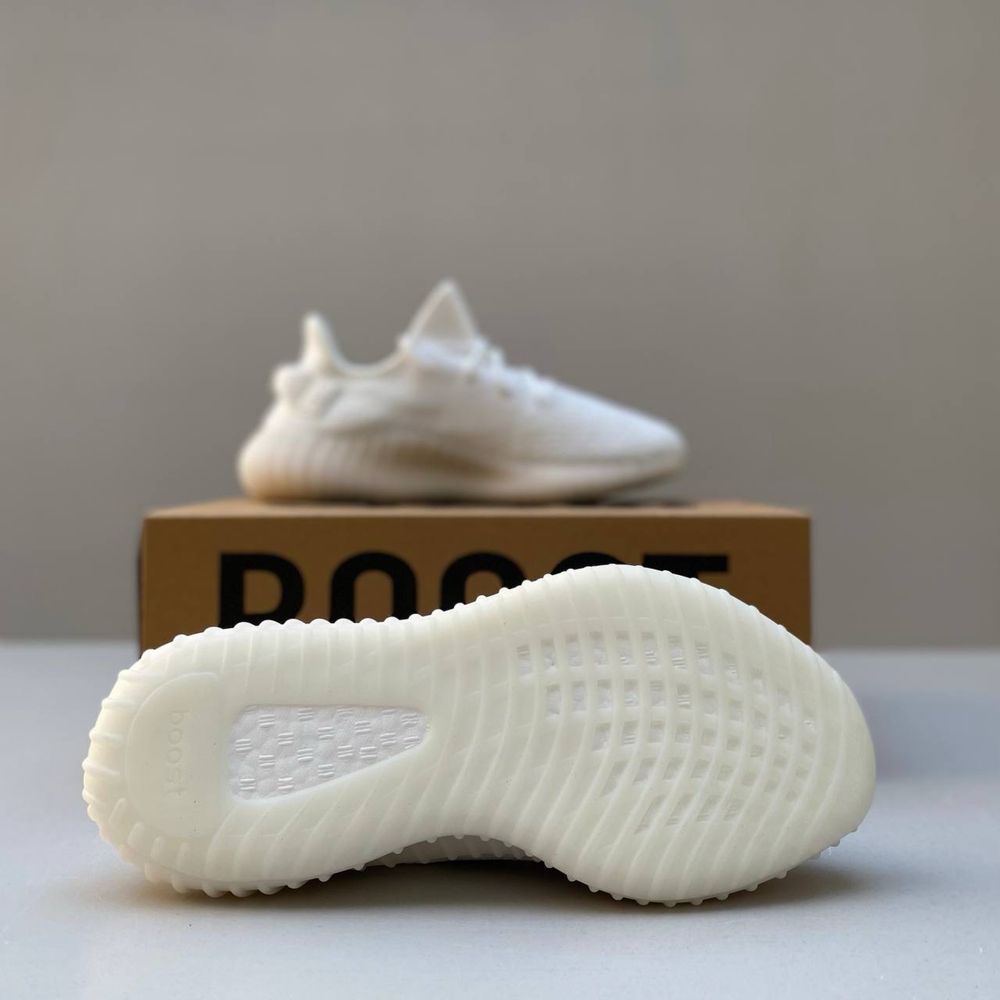 Отново Yeezy Boost 350 V2 White