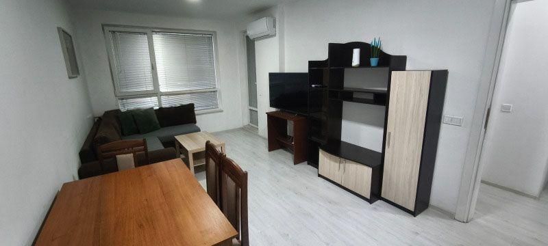 Двустаен апартамент в ж.к. Люлин 10.