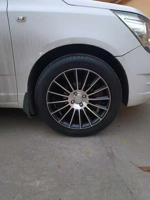 Mers Diska Balon 215 55 R17 Holati yaxshi ayibi yoq