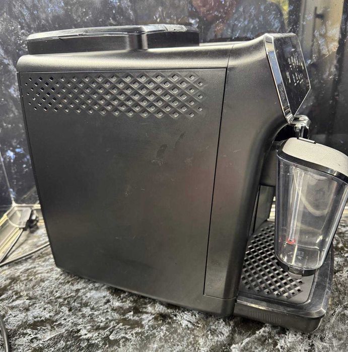 Продается Кофе Машинка Philips 2200 series