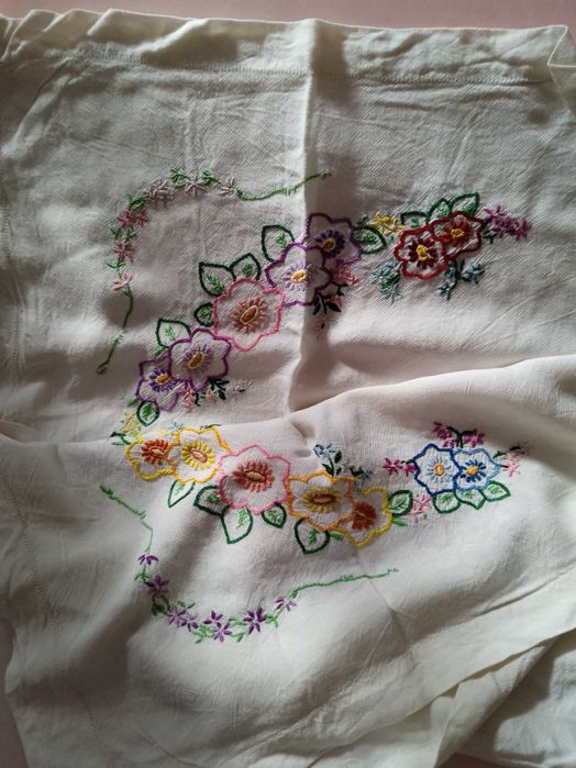 Покривка ръчна изработена 120*110 см