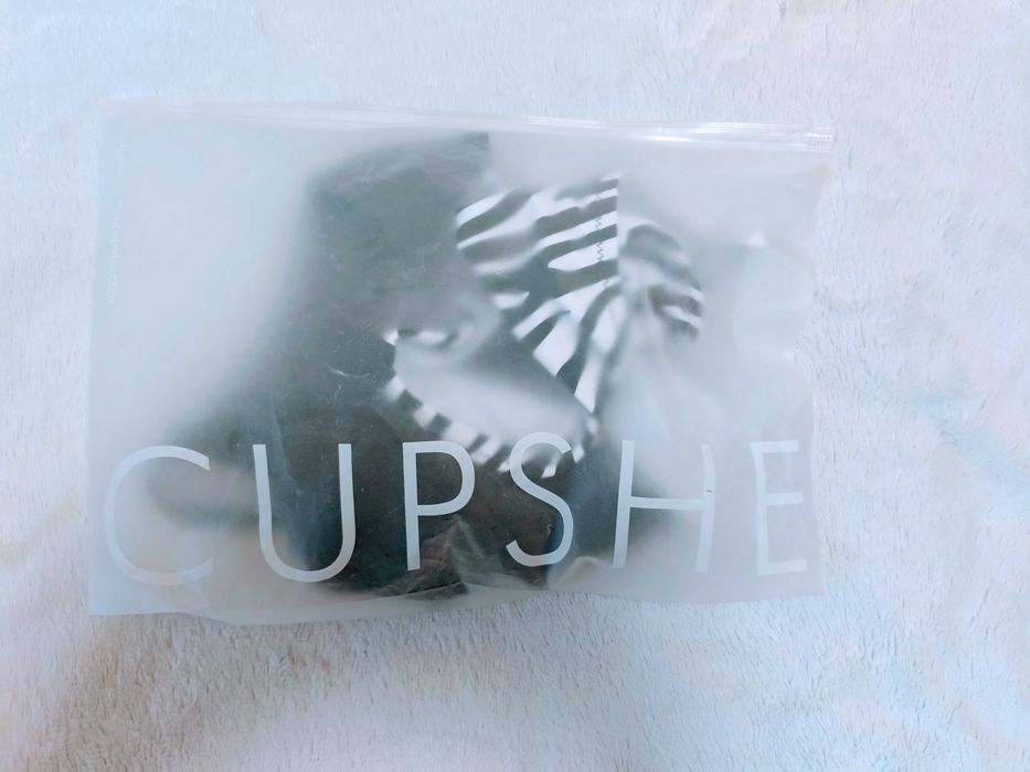 Нов дамски бански CUPSHE S – черен топ и зеброво долнище