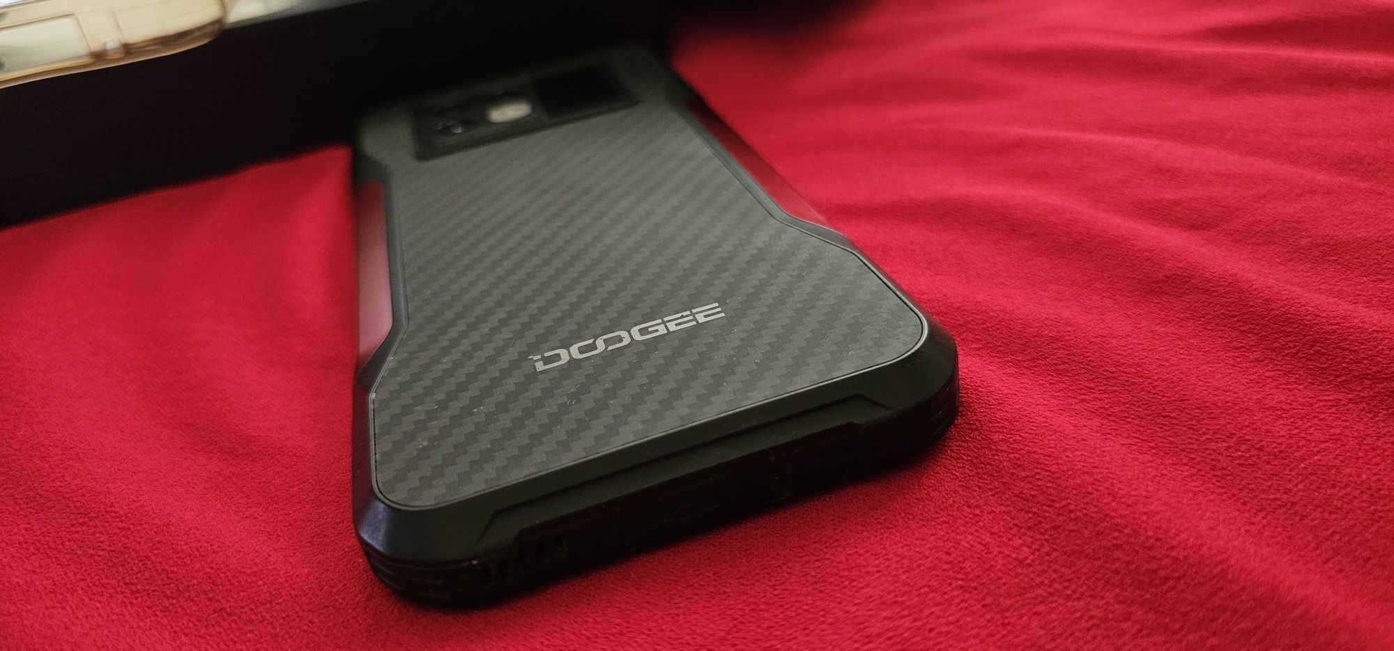Doogee V20 5G 256GB Wine red - Чисто нов