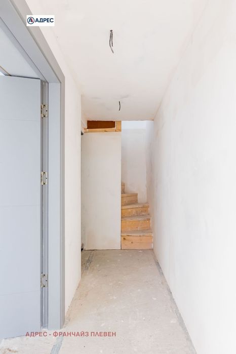 Къща в Плевен, област-с.Пелишат площ 150 цена 115000