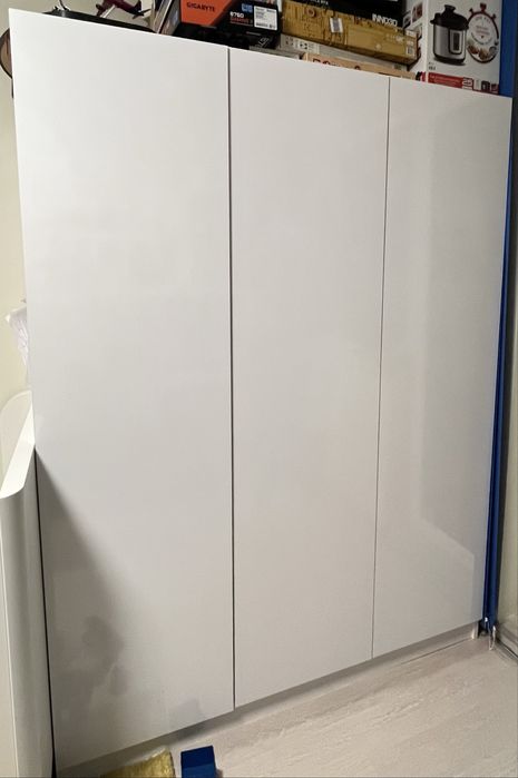 Трикрилен бял гардероб  150x200x61