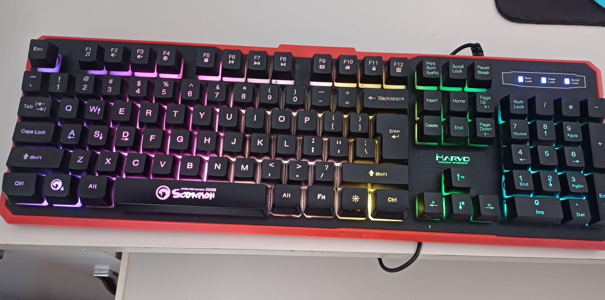 Vând tastatură Scorpion