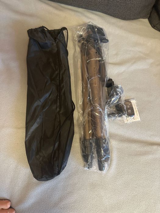Trepied Usor Amazon Basics, 127 cm, culoare sampanie, cu geanta