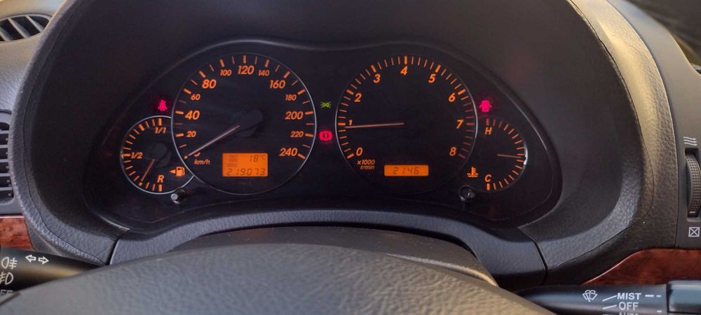 Toyota Avensis benzină