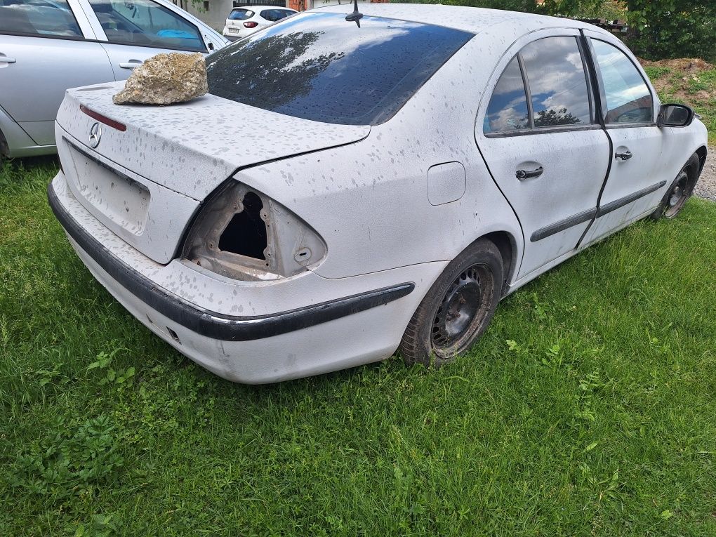 Dezmembrez mercede e class w211