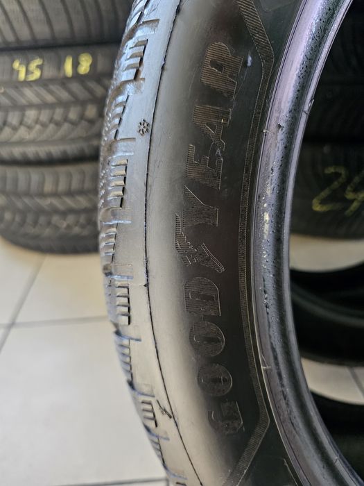235/45R19 Goodyear DOT 2023