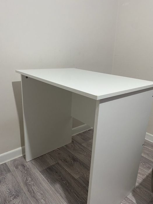 Письменный стол состояние идеальное