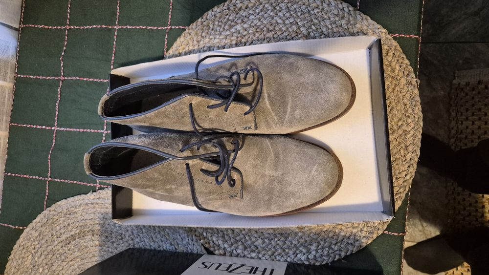 Pantofi piele întoarsă  puțin uzati