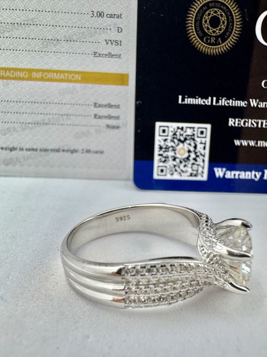 Сребърен пръстен с мойсанит (Диамант) 3 карата