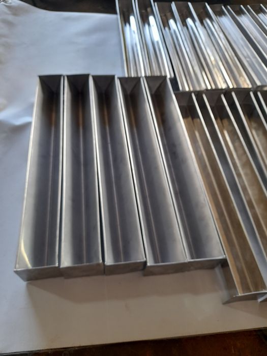 Producători forme terrine / rulade/ tăvi pentru copt.