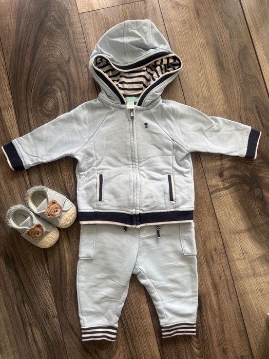 Сет от суитшърт, спортно долнище Окаиди и буйки Майорал. Размер 6 м.