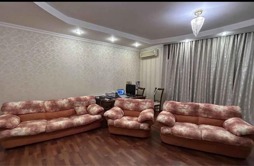 Мягкий уголок(диван,софа,кресло),имеется чехол, торг уместен