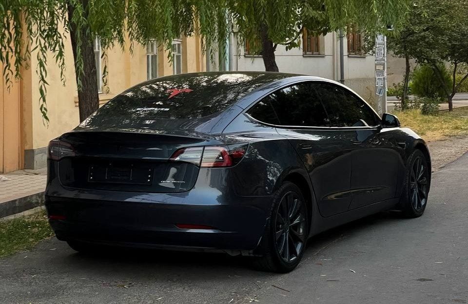 Tesla model 3 dual motor
