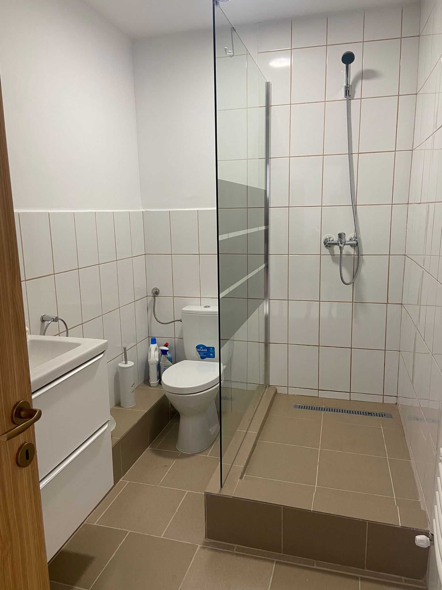 Inchiriez apartament zona Tineretului Floresti