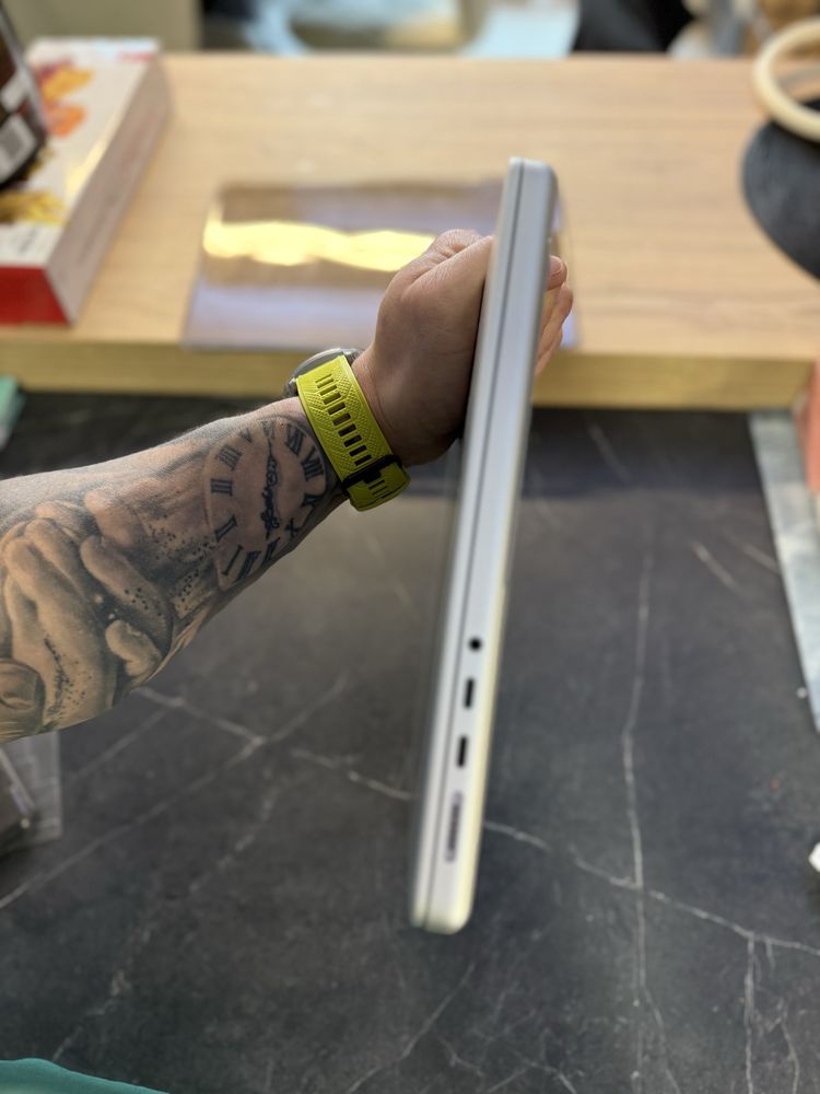 Apple MacBook Pro 512GB, 14 inch.