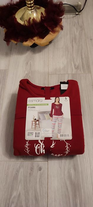 Pijama nouă, 36-38, alb- bordo, tip polar, moale si călduroasă