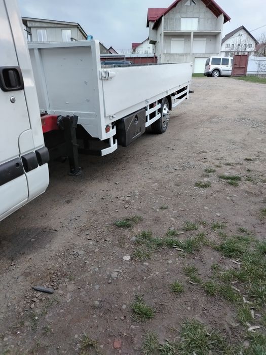 Camioneta Opel cu macara