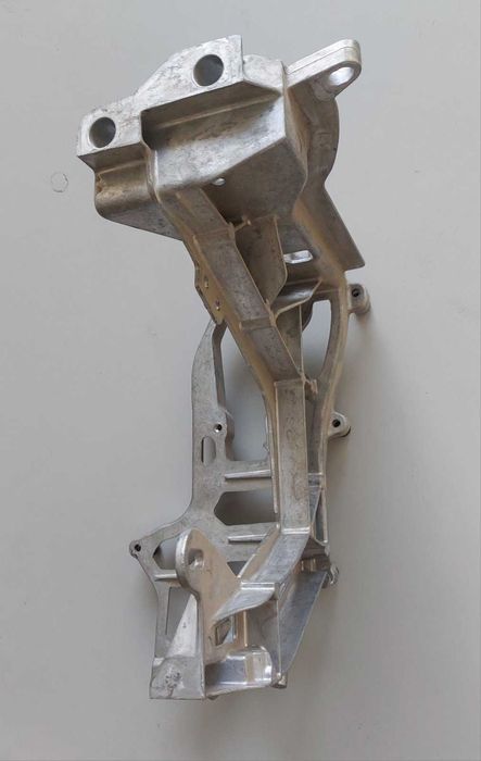 W205, Рамка десен фар