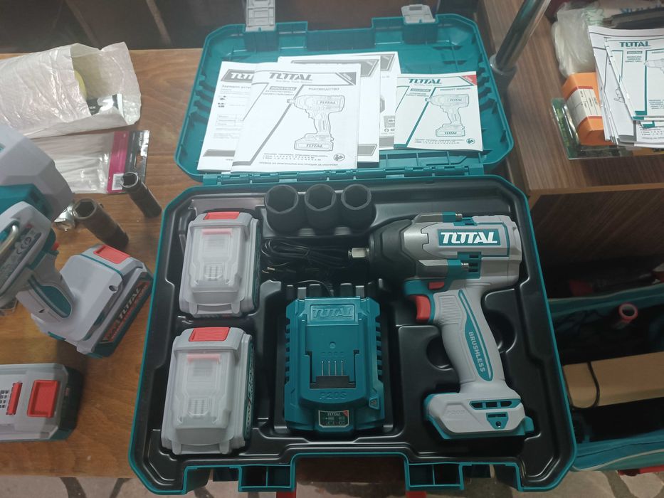 Гайковерт TOTAL 850 NM на завиване, 1000 NM на отвиване , 280лв.