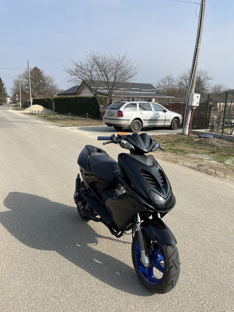 Vand 2 scutere (Gilera Runner 2t, Yamaha Aerox )