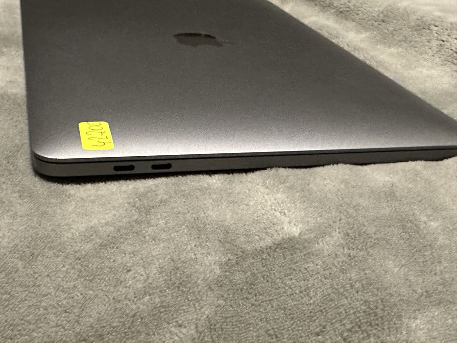 Macbook Pro с M1 chip за части с изгоряла дънна платка