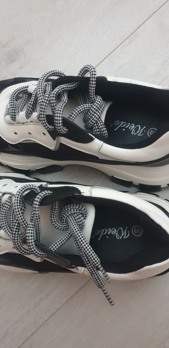 Сникърси/маратонки