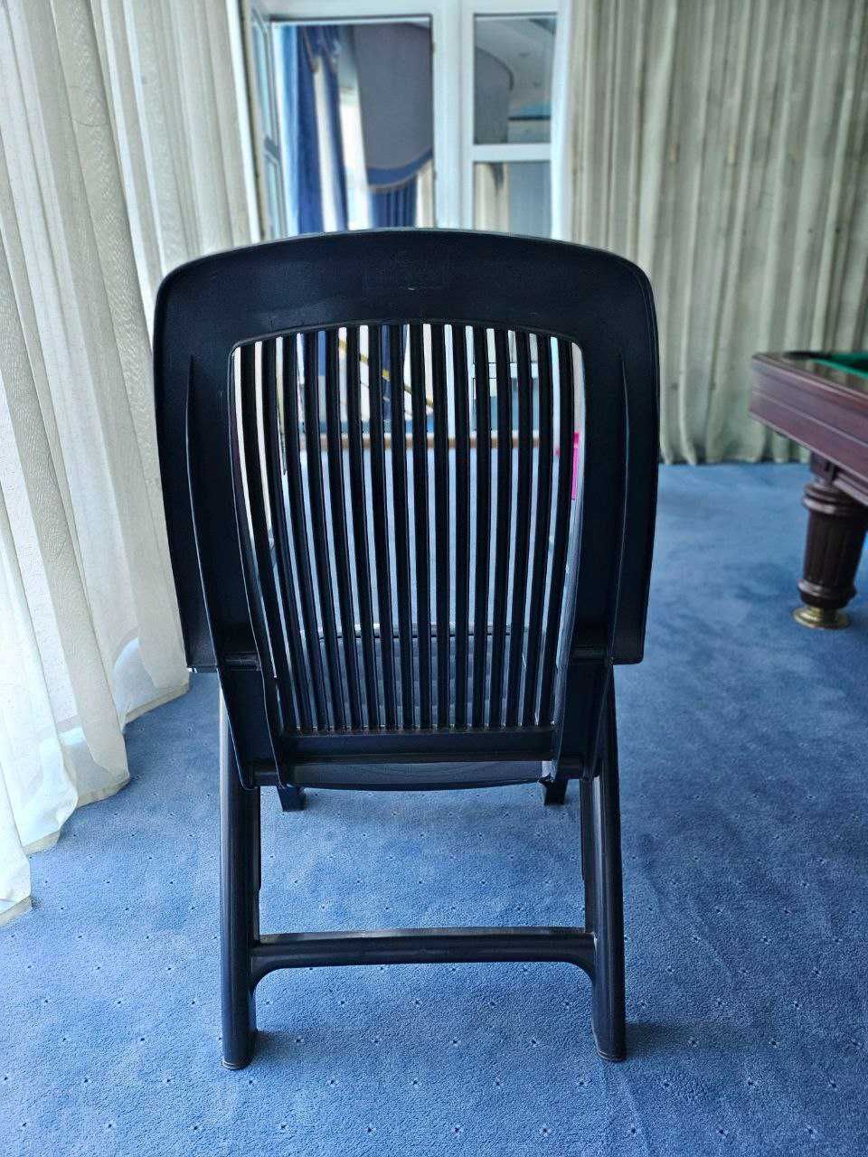 Стул-кресло с откидной спинкой