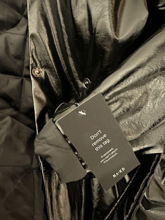 Vând geaca nouă de damă neagră tip trench cu eticheta , NA-KD