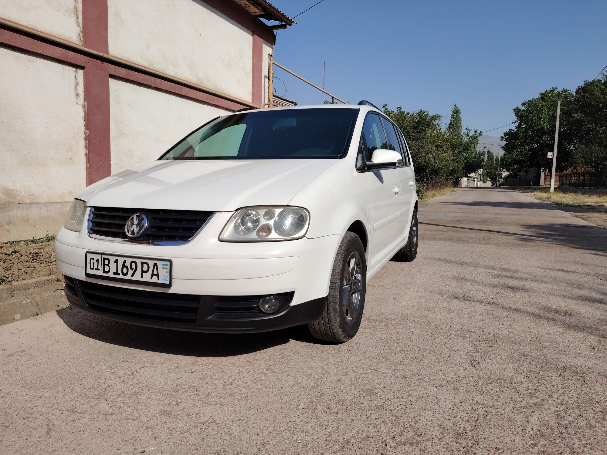 Volkswagen Touran автомат сотилади